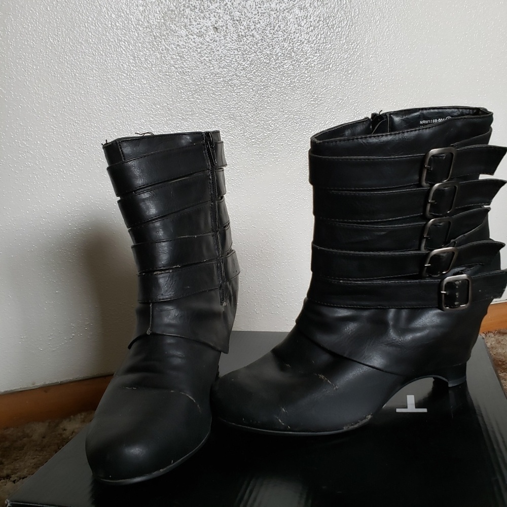 👋🏻Not Rated Ankle Booties